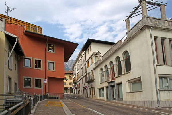 Piccola città vecchia di Gemona presa in Italia — Foto Stock