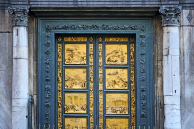 Ghiberti cennet vaftizhane bronz kapı duomo Katedrali Floransa İtalya kapı yağmalarına döküm.