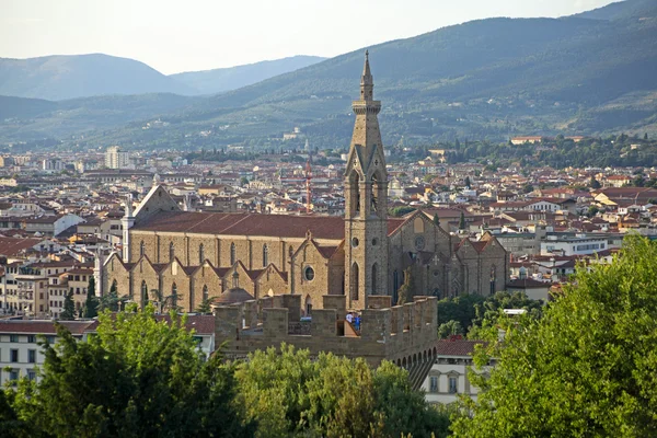 佛罗伦萨市和圣十字教堂的看法 — 图库照片