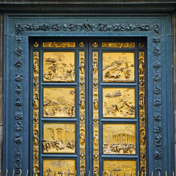 Ghiberti paradijs doopkapel bronzen deur kathedraal duomo florence Italië deur gegoten in de jaren 1400. — Stockfoto