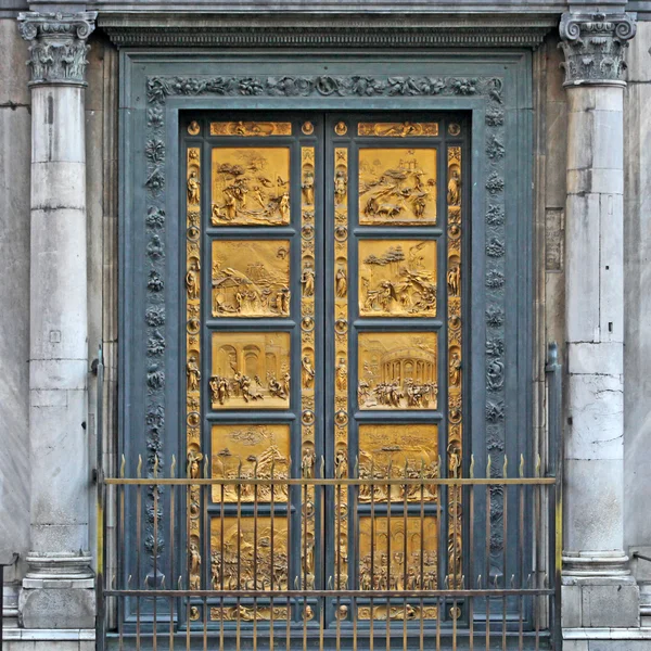 Ghiberti Paradise Baptisterio Puerta de bronce Catedral del Duomo Florencia Italia Puerta de fundición en el 1400 . — Foto de Stock
