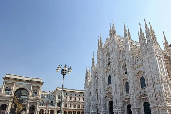 Fasáda z milánské katedrály (duomo), Lombardie, Itálie — Stock fotografie