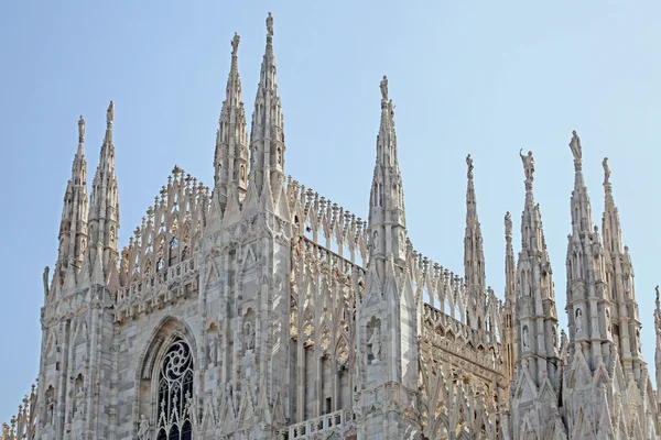 米兰大教堂 （duomo），伦巴第大区，意大利的立面 — 图库照片