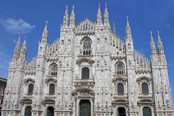 Gevel van Milaan kathedraal (duomo), Lombardije, Italië — Stockfoto