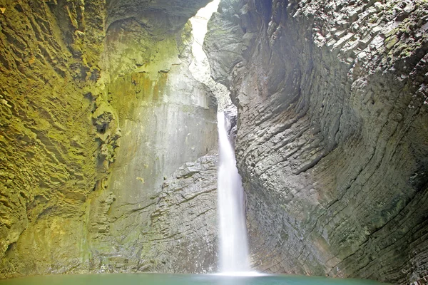 Cachoeira de Kozjak (Slap Kozjak) perto de Kobarid, Julian Alps, Eslovénia — Fotografia de Stock