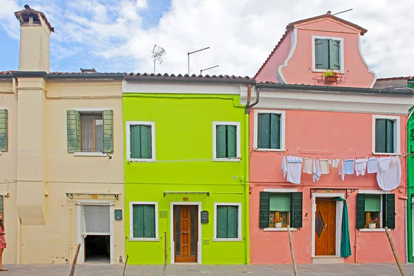 Färgglada hus tagna på Burano ön, Venedig, Italien — Stockfoto