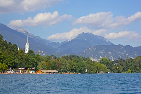Bled con lago, isola, castello e montagne sullo sfondo, Slovenia, Europa — Foto Stock
