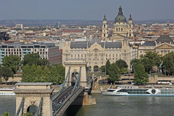 Цепной мост Фетхие, Будапешт, Венгрия — стоковое фото