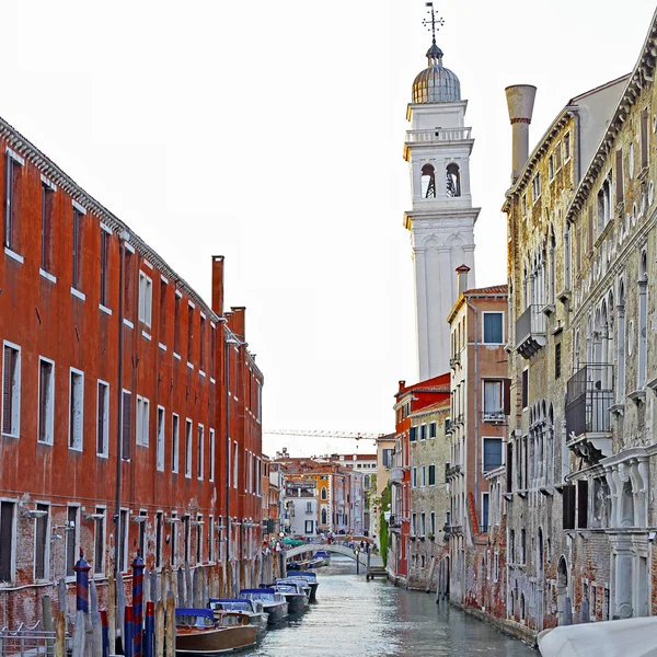 Большой канал Венеции с гондолами, Италия в летний яркий день — стоковое фото