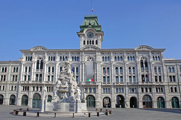 Міська рада на площі об'єднання Італії. Трієст, Італія — стокове фото