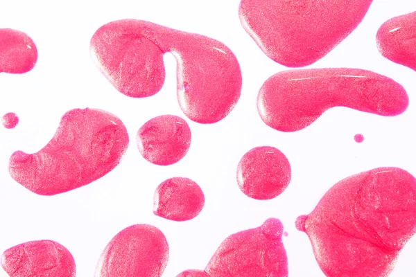 Botella de esmalte de uñas rosa con salpicaduras aisladas sobre fondo blanco —  Fotos de Stock