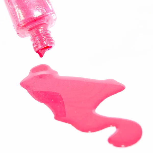 Butelka na białym tle różowy lakier do paznokci — Zdjęcie stockowe