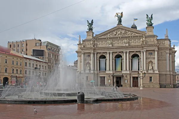Lviv opera och balett teater, lviv, Ukraina — Stockfoto