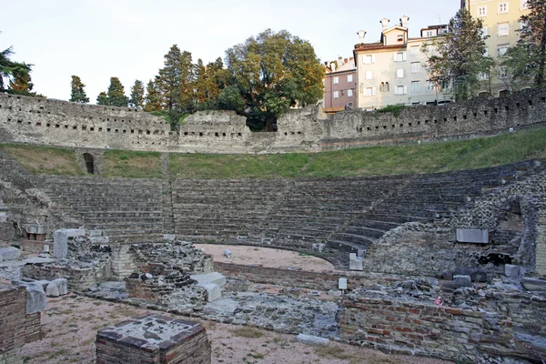 Romaans theater in Triëst, Italië — Stockfoto