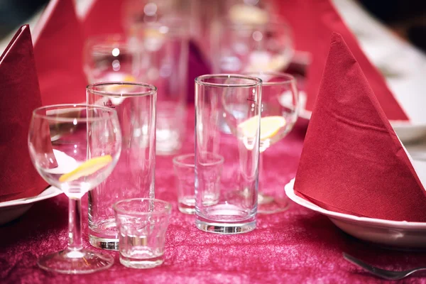 Table in the restaurant, the preparation before the banquet — Stock Photo, Image