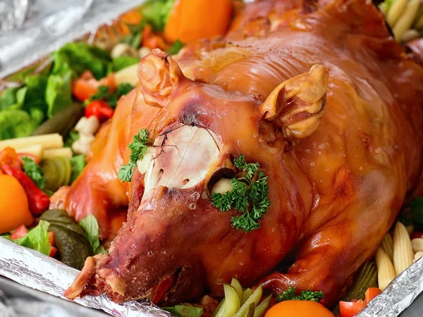 Makan malam Natal. Daging babi panggang — Stok Foto