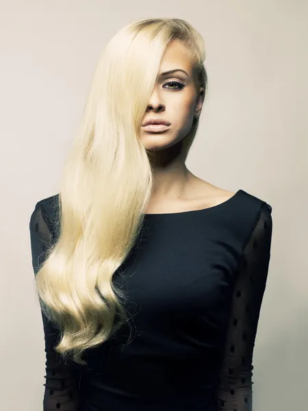 Muhteşem saçlı güzel kadın — Stok fotoğraf