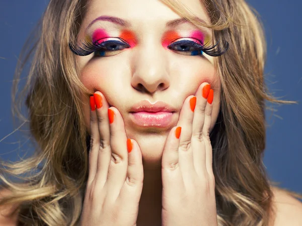 Damen med ljusa makeup — Stockfoto