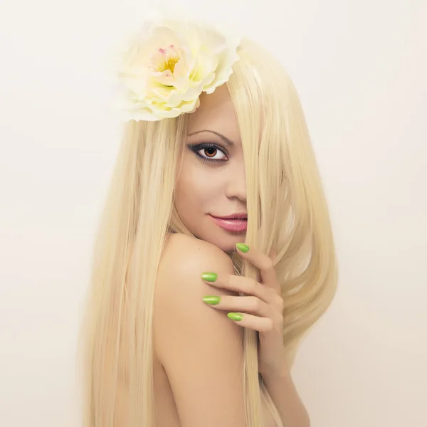 Gyönyörű hölgy gyönyörű haj — Stock Fotó
