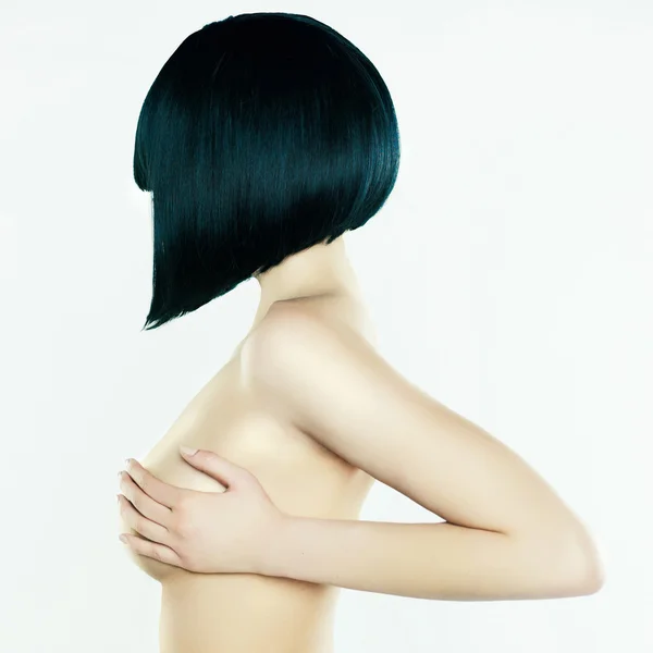 Γυμνή γυναίκα με σύντομο hairstyle — Φωτογραφία Αρχείου