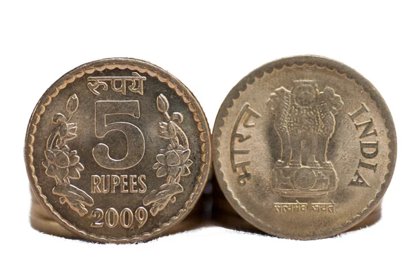 Close up de moeda indiana 5 rúpias isoladas no espaço backgroundcopy branco — Fotografia de Stock