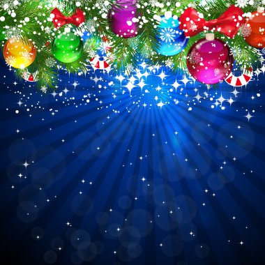 Mavi Noel renkli parlak Noel ağacı topları ile.