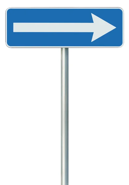 Rätten trafikerar rutten enda riktning tecken vända pekare, blå isola — Stockfoto