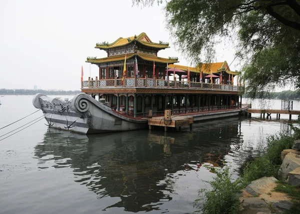 Chiński tradycyjny starożytnych łódź — Zdjęcie stockowe
