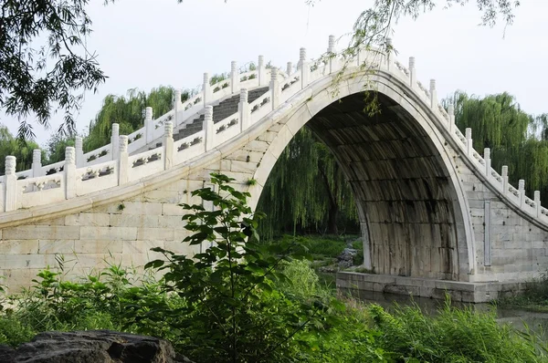 古拱桥 — 图库照片