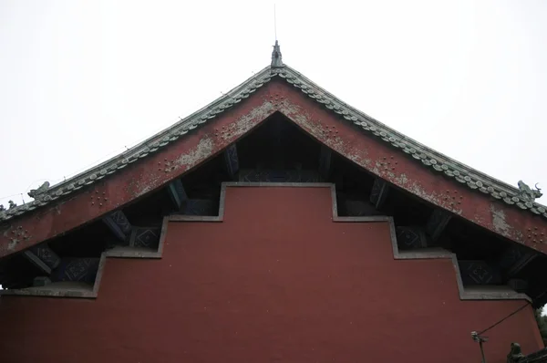 Estilo antigo tradicional chinês do telhado do templo — Fotografia de Stock