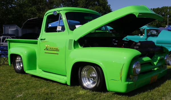 Yeşil kamyon — Stok fotoğraf