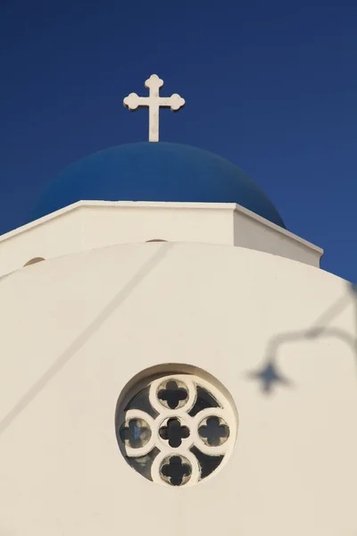 Крупный план церкви Санторини — стоковое фото