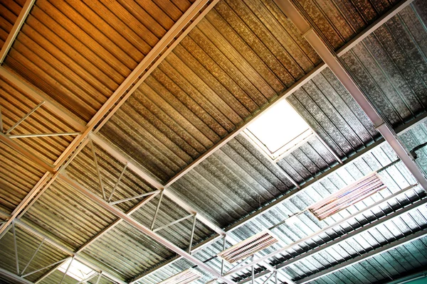 Plafond industriel — Photo