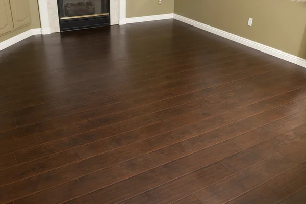 Newly Installed Brown Laminate Flooring and Baseboards in Home — Stock Photo, Image