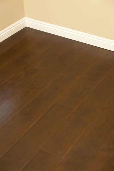 Newly Installed Brown Laminate Flooring and Baseboards in Home — Stock Photo, Image