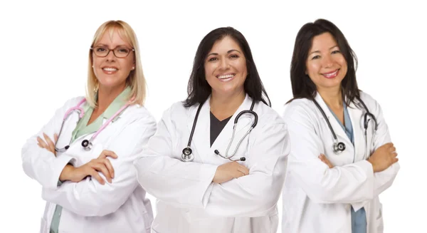 Τρεις γυναίκες γιατρούς ή νοσηλευτές σε λευκό — Φωτογραφία Αρχείου