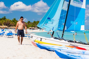 varadero, Küba plaj boyunca yürüyüş turizm