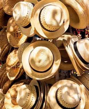 bir Kübalı sokak pazarında Satılık şapka