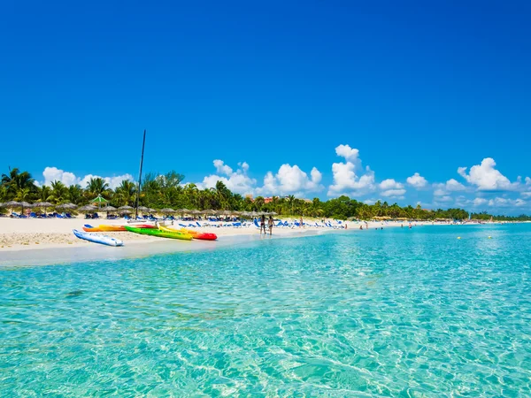 Varadero strand in cuba gefotografeerd vanaf de zee — Stockfoto