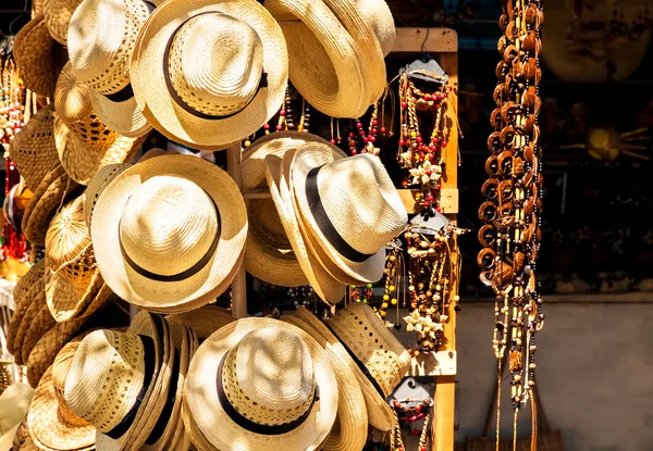 Mercado callejero turístico vendiendo souvenirs en Cuba — Foto de Stock