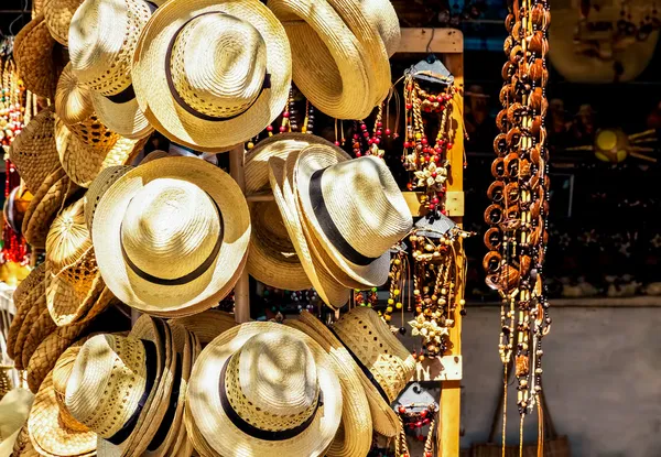 Mercado turístico vendiendo souvenirs en Cuba — Foto de Stock