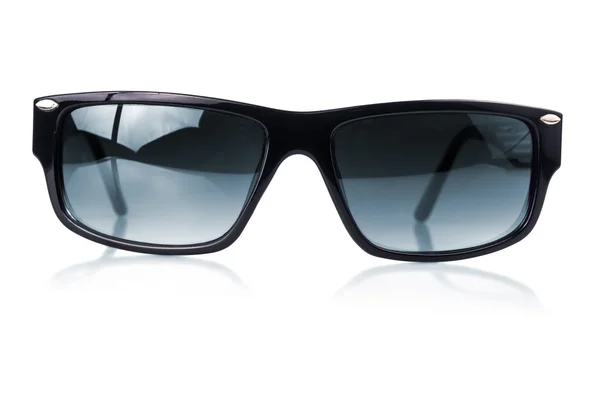 Trendiga solglasögon på vit bakgrund — Stockfoto