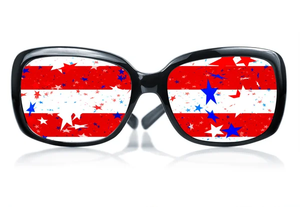 Ochelari de soare care reflectă steagul american — Fotografie, imagine de stoc