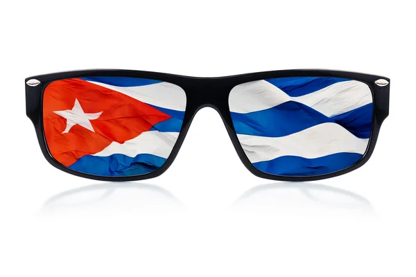 Óculos de sol com a bandeira cubana — Fotografia de Stock