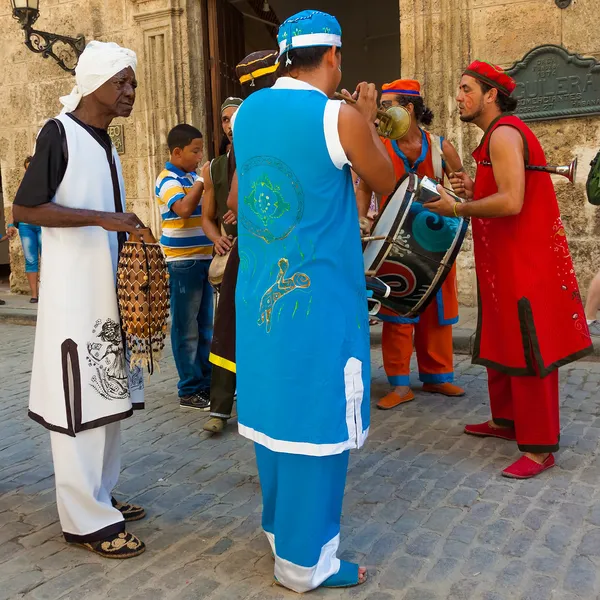 Banda tocando música tropical em Havana Velha — Fotografia de Stock