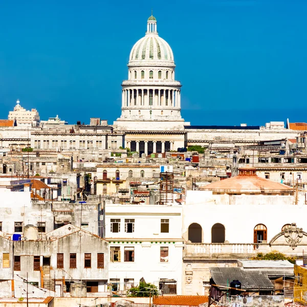 哈瓦那包括国会大厦的圆顶的视图 — 图库照片