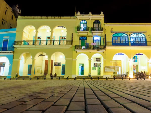 Kolonyal binalar eski Havana geceleri — Stok fotoğraf