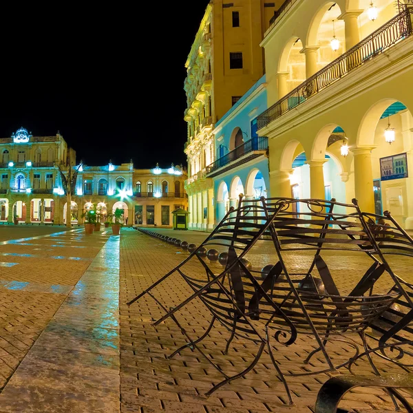 Torget i Gamla Havanna upplyst på natten — Stockfoto