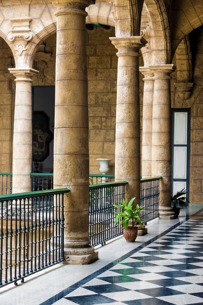 Belo palácio espanhol em Havana — Fotografia de Stock