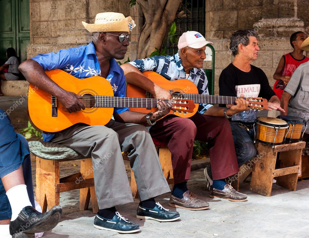 spion pels rødme Band playing traditional music in Old Havana – Stock Editorial Photo ©  kmiragaya #11836873